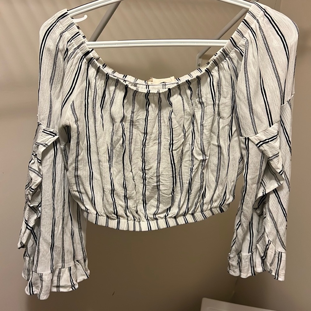 Altar’d State balloon sleeve crop